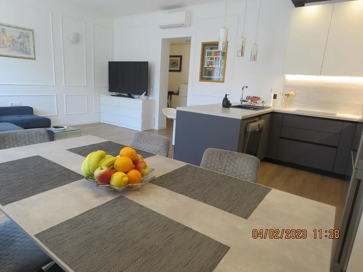 Peacock Apartment Split