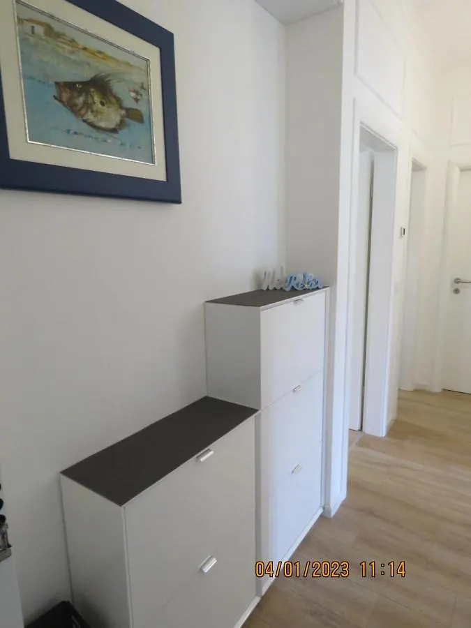Peacock Apartment Split